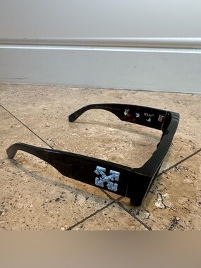 Off-White “c/o The Sun” rectangular arrow-logo sunglasses with case